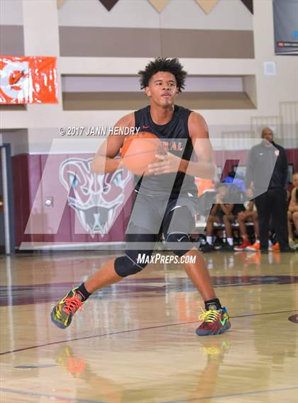 Thumbnail 2 in Central vs. Palo Verde (Rancho Mirage Holiday Invitational) photogallery.