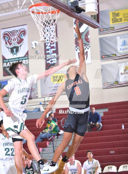 Thumbnail 3 in Central vs. Palo Verde (Rancho Mirage Holiday Invitational) photogallery.