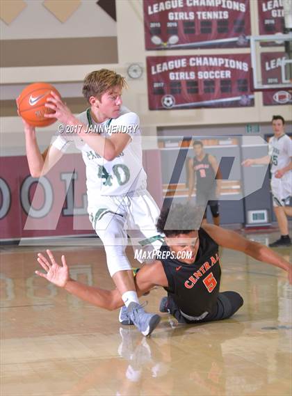 Thumbnail 2 in Central vs. Palo Verde (Rancho Mirage Holiday Invitational) photogallery.