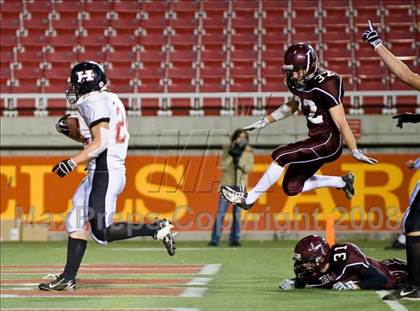Thumbnail 3 in Morgan vs. Hurricane photogallery.