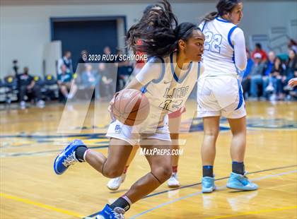 Thumbnail 2 in Cathedral Catholic vs. La Jolla Country Day (CIF SDS Girls Open Divistion Finals) photogallery.