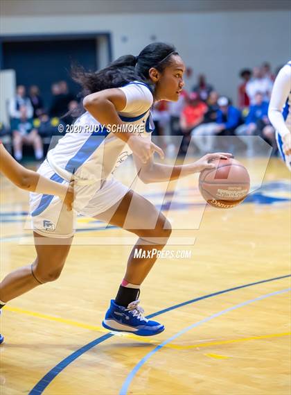 Thumbnail 2 in Cathedral Catholic vs. La Jolla Country Day (CIF SDS Girls Open Divistion Finals) photogallery.