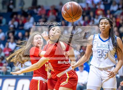 Thumbnail 2 in Cathedral Catholic vs. La Jolla Country Day (CIF SDS Girls Open Divistion Finals) photogallery.