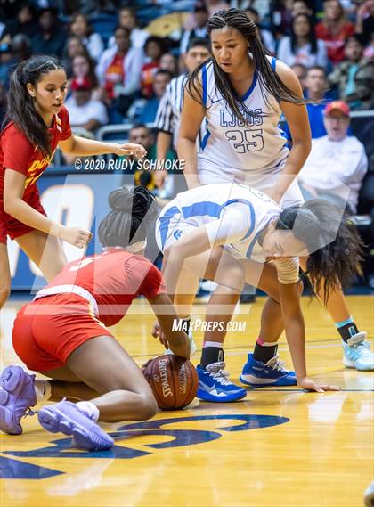 Thumbnail 2 in Cathedral Catholic vs. La Jolla Country Day (CIF SDS Girls Open Divistion Finals) photogallery.