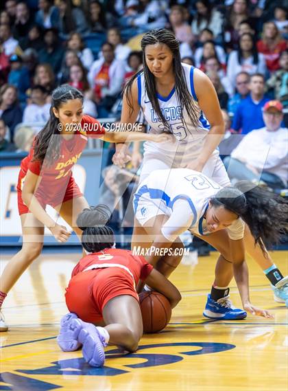 Thumbnail 3 in Cathedral Catholic vs. La Jolla Country Day (CIF SDS Girls Open Divistion Finals) photogallery.