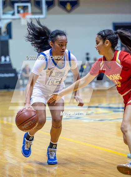 Thumbnail 3 in Cathedral Catholic vs. La Jolla Country Day (CIF SDS Girls Open Divistion Finals) photogallery.