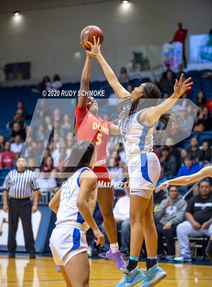 Thumbnail 1 in Cathedral Catholic vs. La Jolla Country Day (CIF SDS Girls Open Divistion Finals) photogallery.