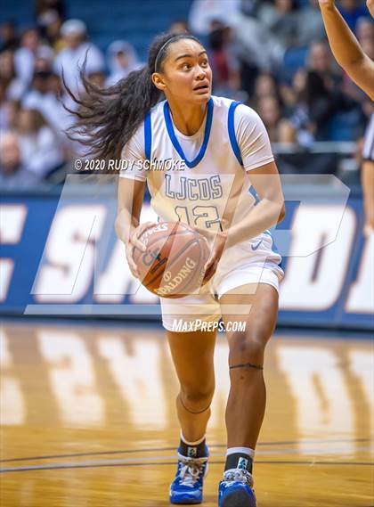 Thumbnail 1 in Cathedral Catholic vs. La Jolla Country Day (CIF SDS Girls Open Divistion Finals) photogallery.