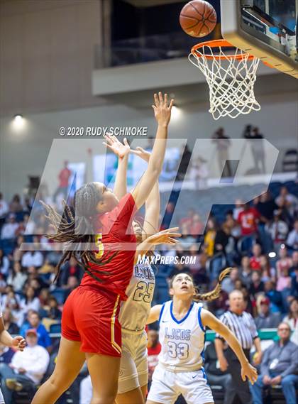 Thumbnail 3 in Cathedral Catholic vs. La Jolla Country Day (CIF SDS Girls Open Divistion Finals) photogallery.
