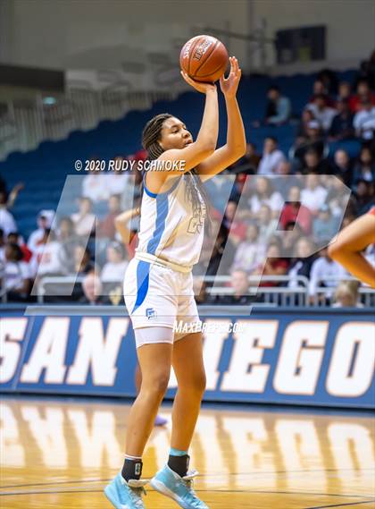 Thumbnail 2 in Cathedral Catholic vs. La Jolla Country Day (CIF SDS Girls Open Divistion Finals) photogallery.