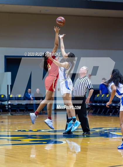 Thumbnail 3 in Cathedral Catholic vs. La Jolla Country Day (CIF SDS Girls Open Divistion Finals) photogallery.