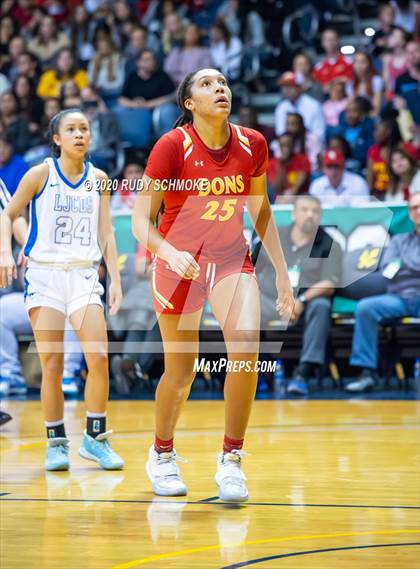 Thumbnail 3 in Cathedral Catholic vs. La Jolla Country Day (CIF SDS Girls Open Divistion Finals) photogallery.