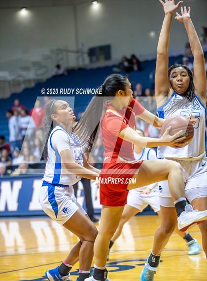 Thumbnail 3 in Cathedral Catholic vs. La Jolla Country Day (CIF SDS Girls Open Divistion Finals) photogallery.