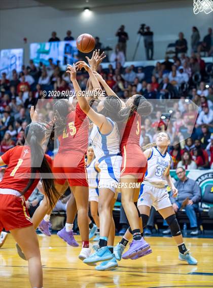 Thumbnail 1 in Cathedral Catholic vs. La Jolla Country Day (CIF SDS Girls Open Divistion Finals) photogallery.