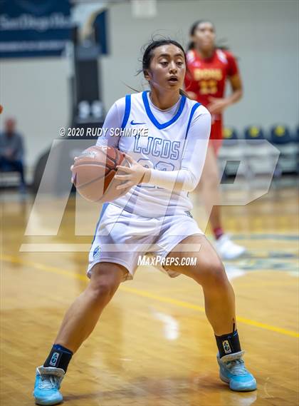 Thumbnail 1 in Cathedral Catholic vs. La Jolla Country Day (CIF SDS Girls Open Divistion Finals) photogallery.