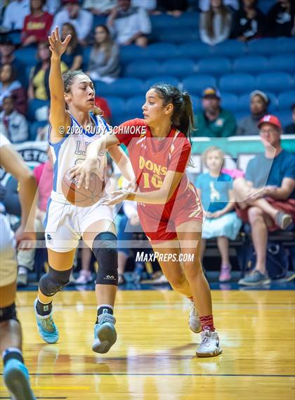 Thumbnail 2 in Cathedral Catholic vs. La Jolla Country Day (CIF SDS Girls Open Divistion Finals) photogallery.