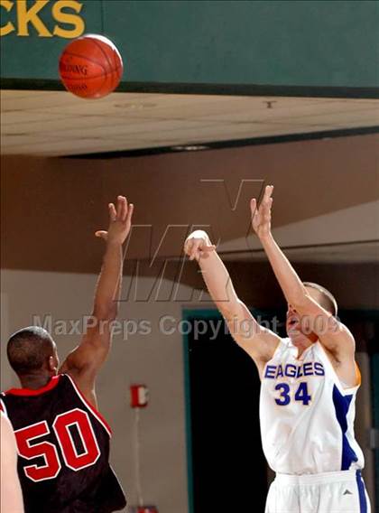 Thumbnail 1 in Logan vs. Bakersfield Christian (MaxPreps Holiday Classic) photogallery.
