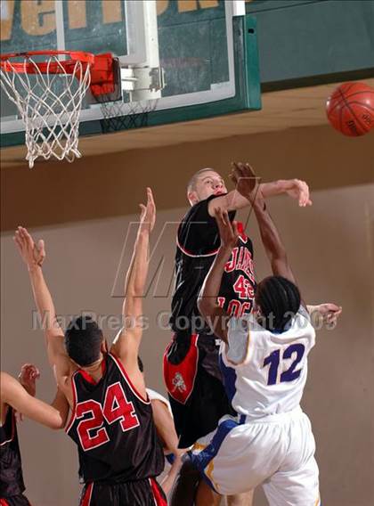 Thumbnail 2 in Logan vs. Bakersfield Christian (MaxPreps Holiday Classic) photogallery.