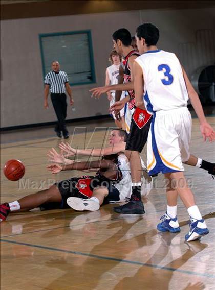 Thumbnail 2 in Logan vs. Bakersfield Christian (MaxPreps Holiday Classic) photogallery.