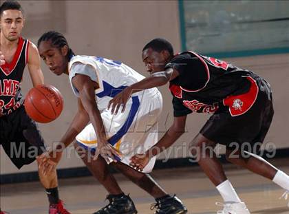 Thumbnail 1 in Logan vs. Bakersfield Christian (MaxPreps Holiday Classic) photogallery.