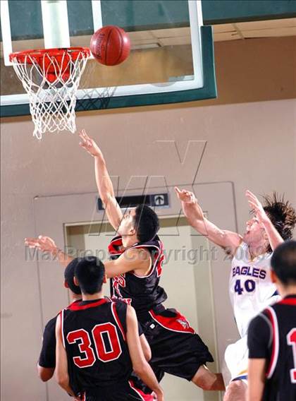 Thumbnail 1 in Logan vs. Bakersfield Christian (MaxPreps Holiday Classic) photogallery.