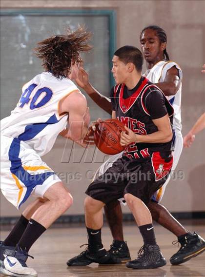 Thumbnail 2 in Logan vs. Bakersfield Christian (MaxPreps Holiday Classic) photogallery.