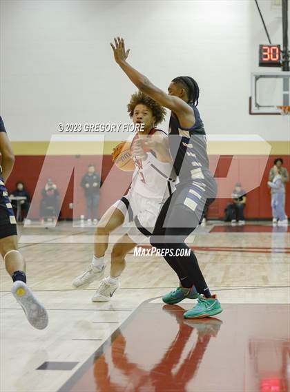Thumbnail 3 in Harvard-Westlake vs. Notre Dame (SO) photogallery.