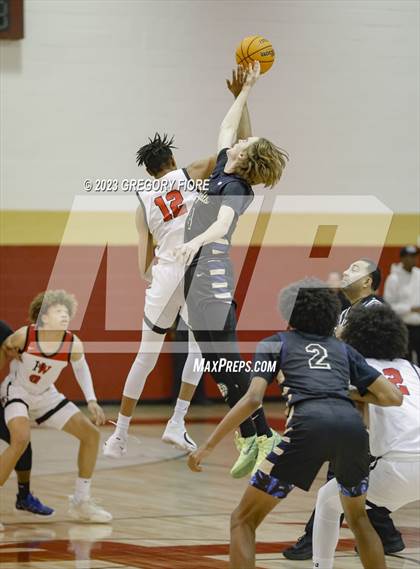 Thumbnail 3 in Harvard-Westlake vs. Notre Dame (SO) photogallery.