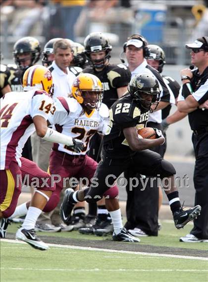 Thumbnail 3 in Glades Central vs. Denison (Texas vs. Florida Football Showcase) photogallery.