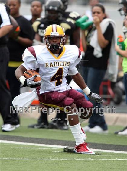 Thumbnail 2 in Glades Central vs. Denison (Texas vs. Florida Football Showcase) photogallery.