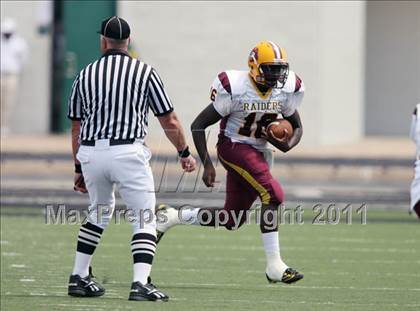Thumbnail 3 in Glades Central vs. Denison (Texas vs. Florida Football Showcase) photogallery.