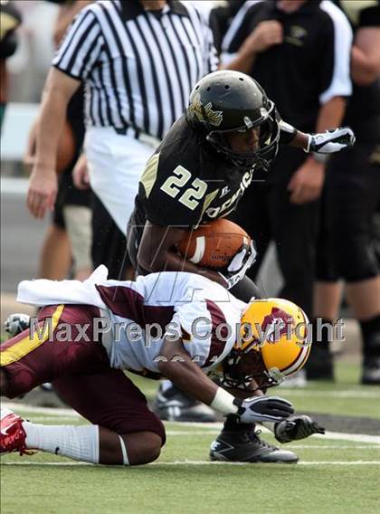 Thumbnail 3 in Glades Central vs. Denison (Texas vs. Florida Football Showcase) photogallery.