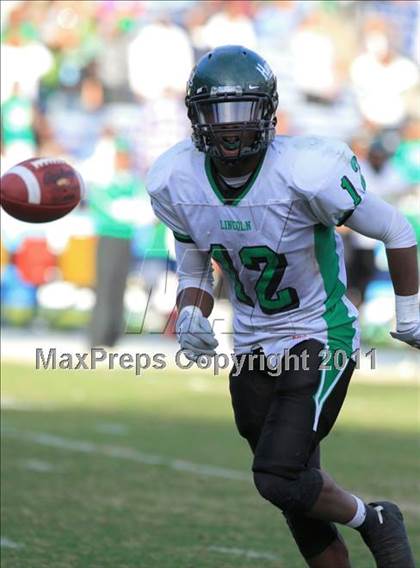 Thumbnail 2 in Lincoln vs. Cathedral Catholic (CIF SDS D3 Final) photogallery.