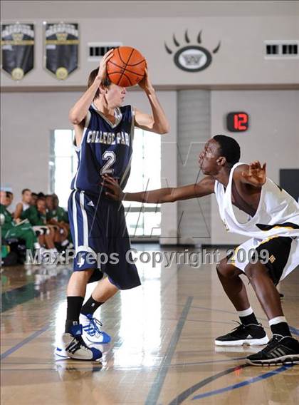 Thumbnail 1 in College Park vs Eisenhower (MaxPreps Holiday Classic) photogallery.