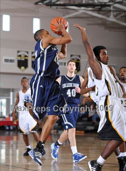 Thumbnail 1 in College Park vs Eisenhower (MaxPreps Holiday Classic) photogallery.