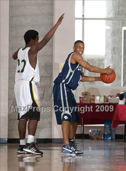 Thumbnail 2 in College Park vs Eisenhower (MaxPreps Holiday Classic) photogallery.
