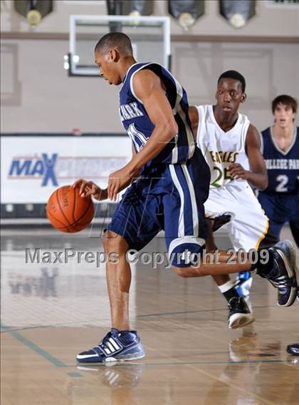 Thumbnail 2 in College Park vs Eisenhower (MaxPreps Holiday Classic) photogallery.