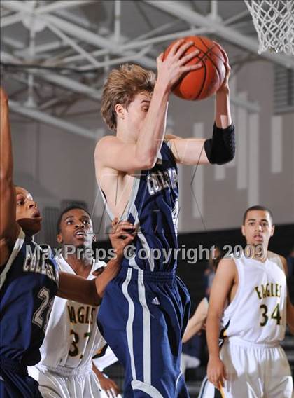 Thumbnail 3 in College Park vs Eisenhower (MaxPreps Holiday Classic) photogallery.