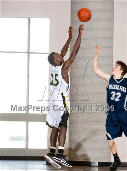 Thumbnail 3 in College Park vs Eisenhower (MaxPreps Holiday Classic) photogallery.