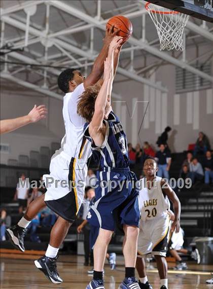 Thumbnail 2 in College Park vs Eisenhower (MaxPreps Holiday Classic) photogallery.