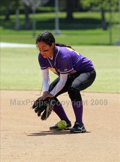 Thumbnail 3 in Norwalk vs. Aliso Niguel photogallery.