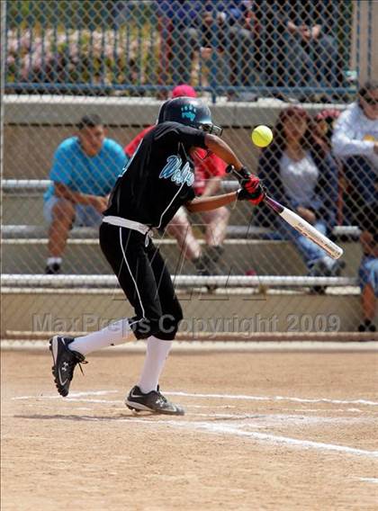Thumbnail 3 in Norwalk vs. Aliso Niguel photogallery.