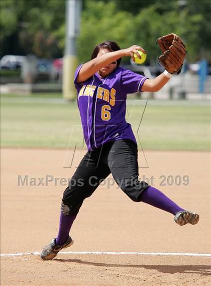 Thumbnail 3 in Norwalk vs. Aliso Niguel photogallery.