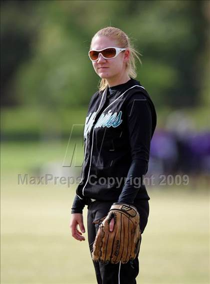 Thumbnail 3 in Norwalk vs. Aliso Niguel photogallery.