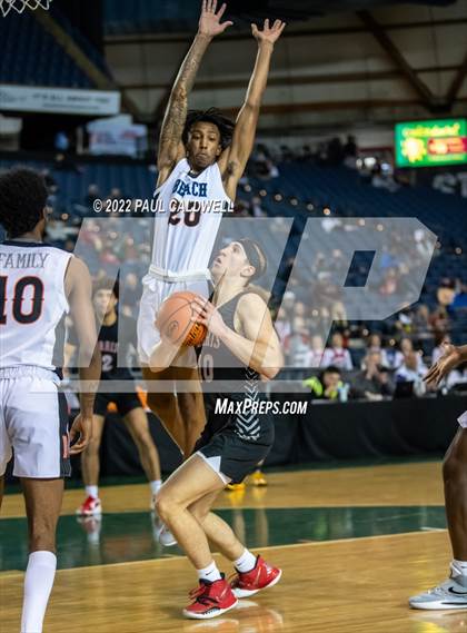 Thumbnail 1 in Ferris vs. Rainier Beach (WIAA 3A Round 1 State Playoff)  photogallery.