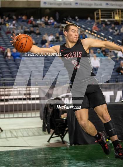 Thumbnail 3 in Ferris vs. Rainier Beach (WIAA 3A Round 1 State Playoff)  photogallery.
