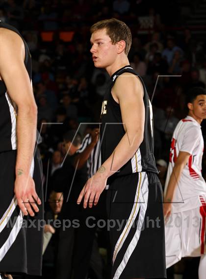 Thumbnail 3 in Arapahoe vs. Denver East (CHSAA 5A Great 8) photogallery.