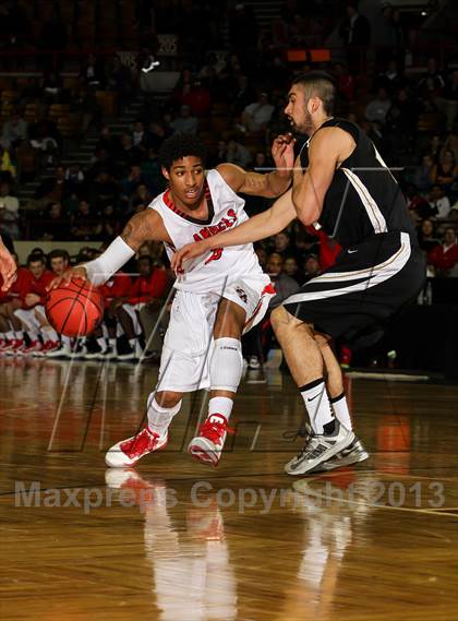 Thumbnail 2 in Arapahoe vs. Denver East (CHSAA 5A Great 8) photogallery.
