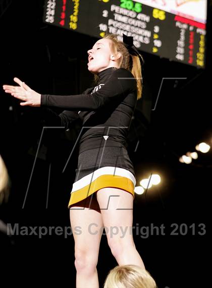 Thumbnail 3 in Arapahoe vs. Denver East (CHSAA 5A Great 8) photogallery.