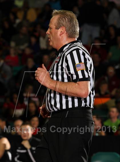 Thumbnail 3 in Arapahoe vs. Denver East (CHSAA 5A Great 8) photogallery.